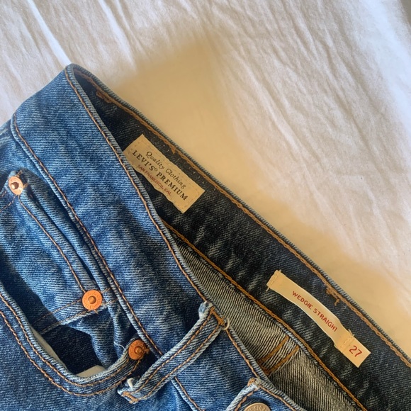 Levi’s dark wash premium denim mum jean - Picture 3 of 5